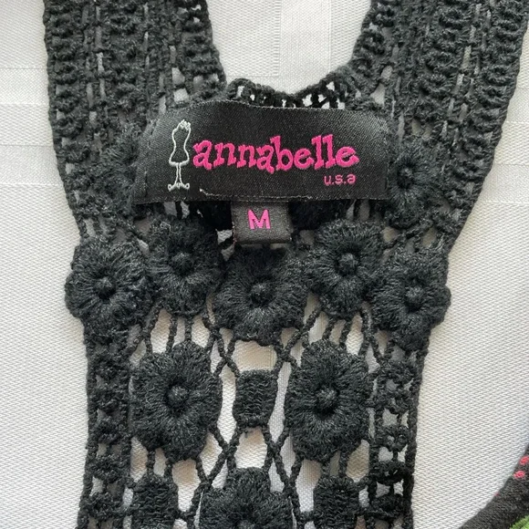 🟣(Bundle 3 for $15) Annabelle Crochet Racer Back Tank Top with Floral Print, M - Picture 3 of 4
